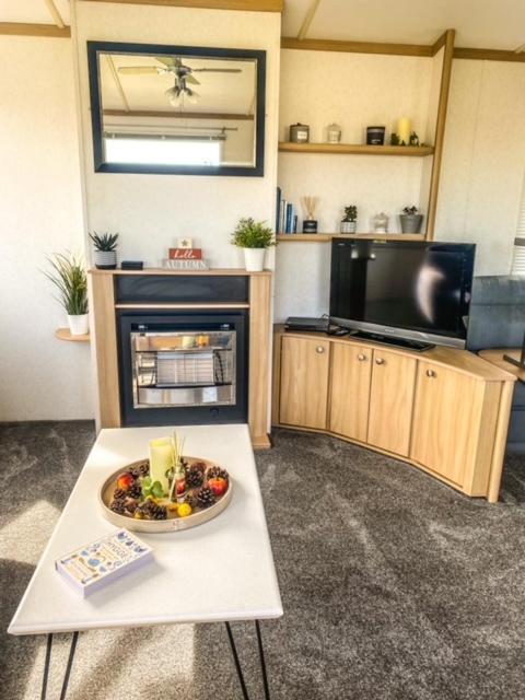 The Hygge Retreat At 7 Lakes Country Park, Lincolnshire Βίλα Crowle  Εξωτερικό φωτογραφία