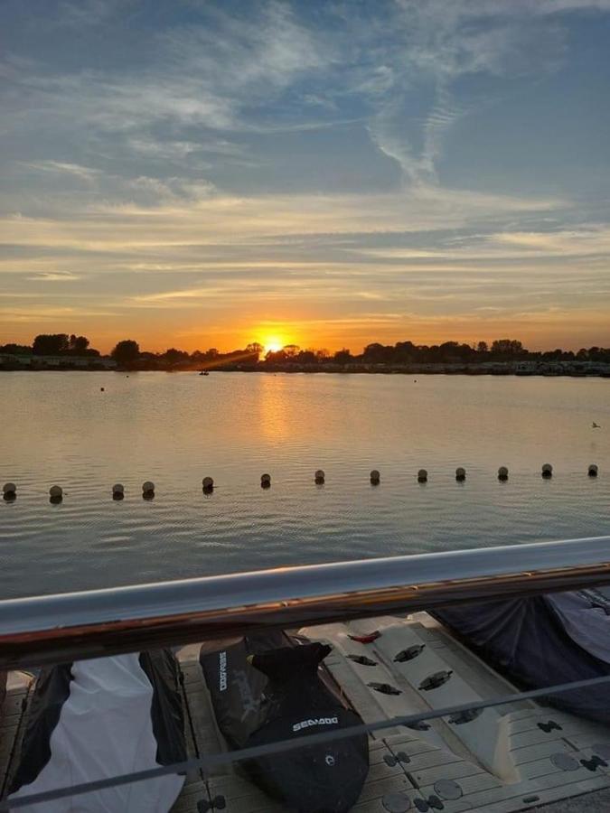 The Hygge Retreat At 7 Lakes Country Park, Lincolnshire Βίλα Crowle  Εξωτερικό φωτογραφία