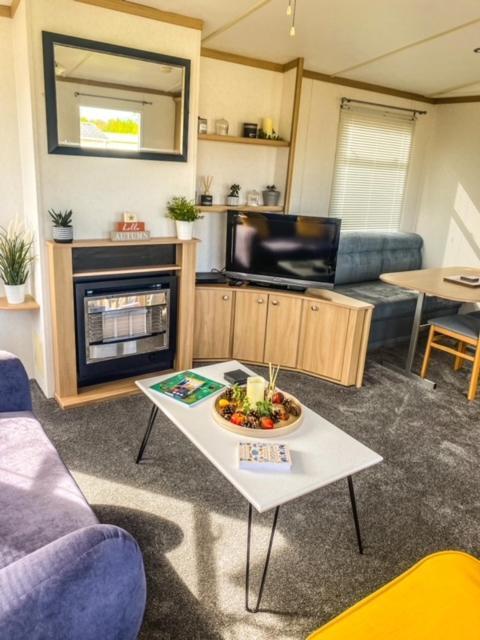 The Hygge Retreat At 7 Lakes Country Park, Lincolnshire Βίλα Crowle  Εξωτερικό φωτογραφία